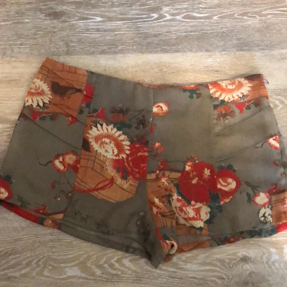 Floral women’s shorts kimchi blue medium